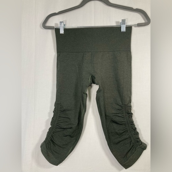 Lululemon in the flow crops size 4 green - Picture 10 of 10